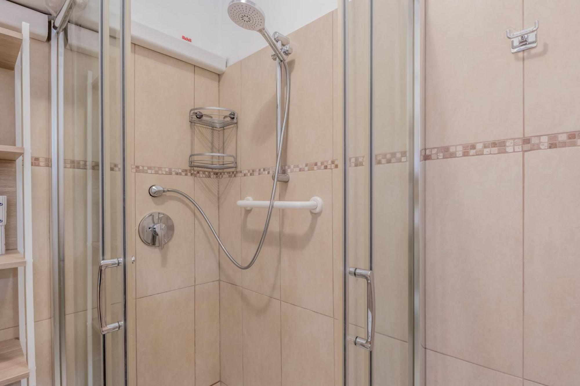 Fara Sabina Large Aparment Rom